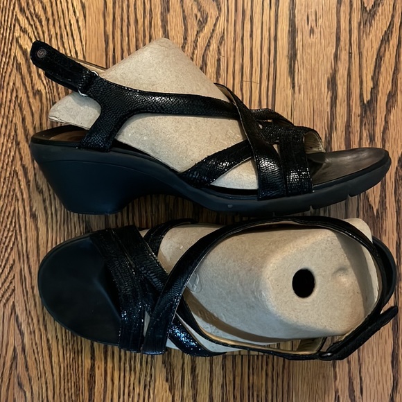 EUC CLARKS UNstructured Leather Dress Wedge Slingbacks - Picture 2 of 3